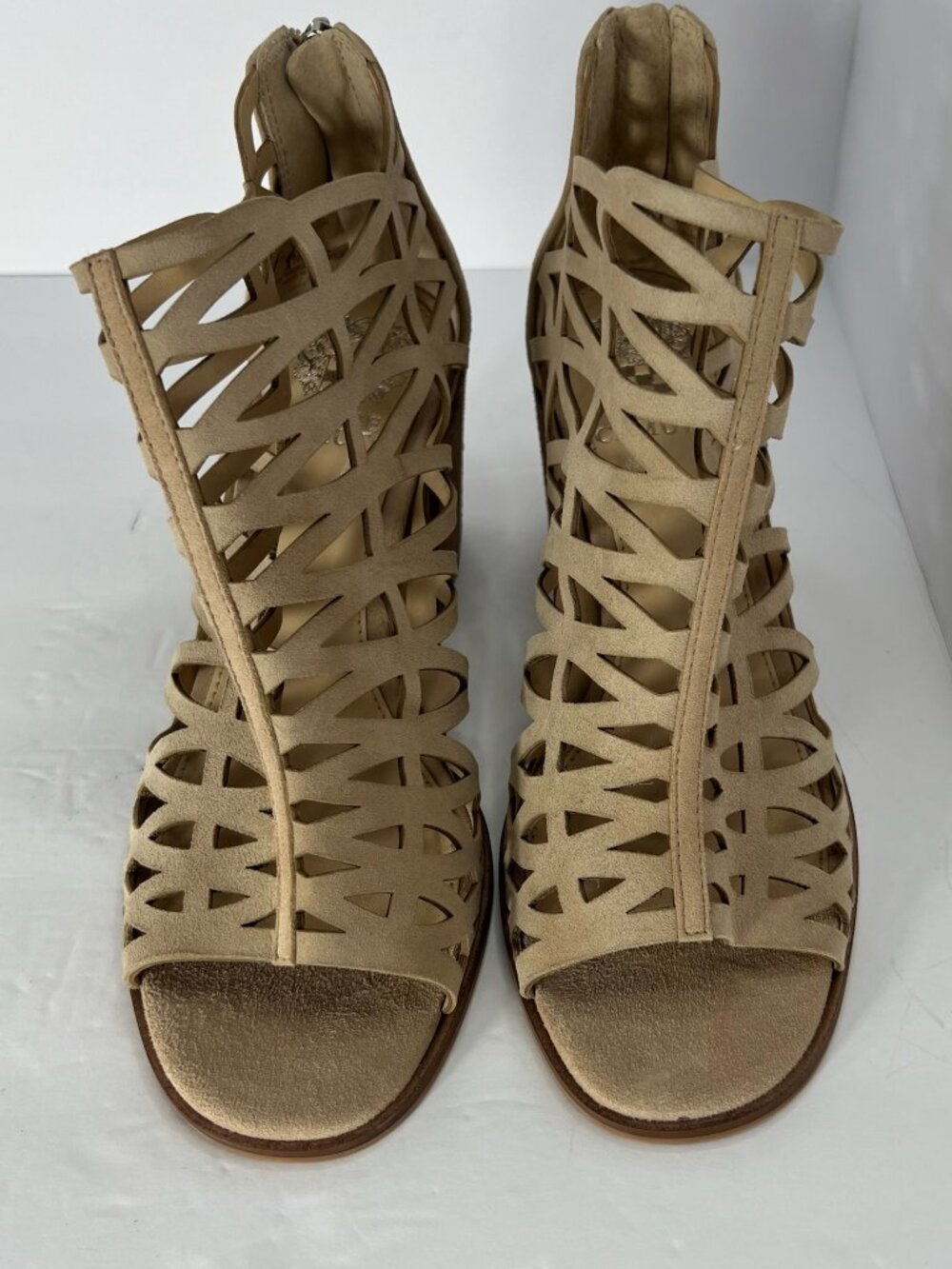 NWOT Vince Camuto Kevston Suede Caged Cutout Block Heel Sandals Beige Size 7
